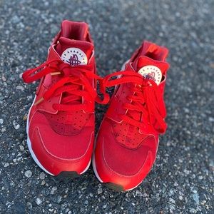 Red huaraches